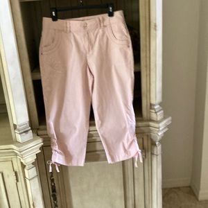 Gloria Vanderbilt capri pink cropped pants. Size 8